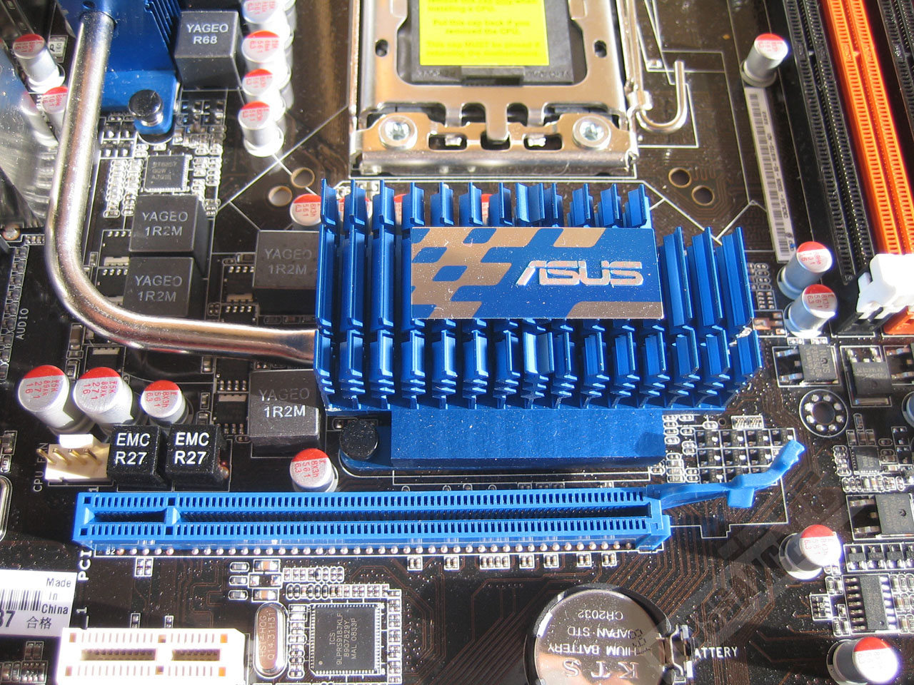 Comparatif cartes m&egrave;res X58 photo Asus P6T radiateur X58