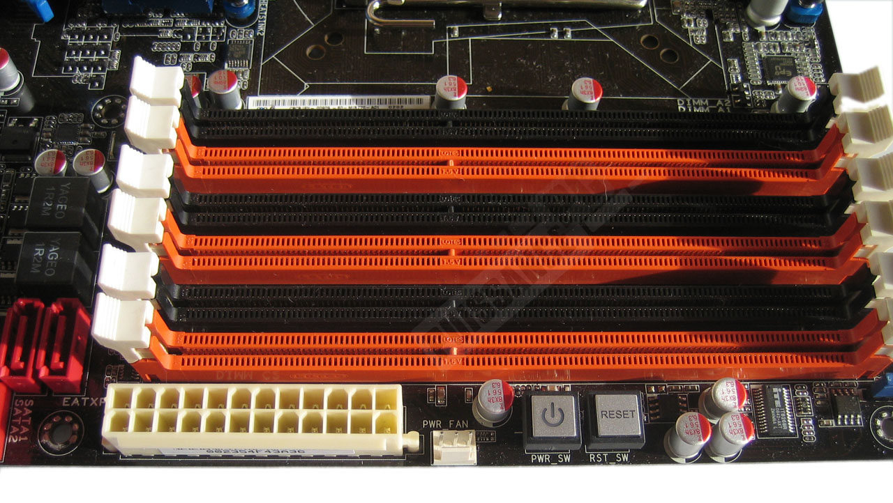 Comparatif cartes m&egrave;res X58 photo Asus P6T ports switch