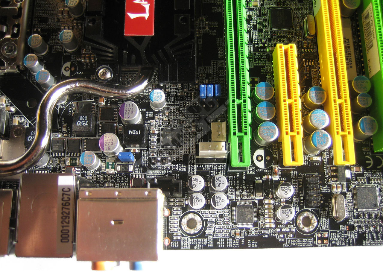 Comparatif cartes m&egrave;res X58 photo DFI