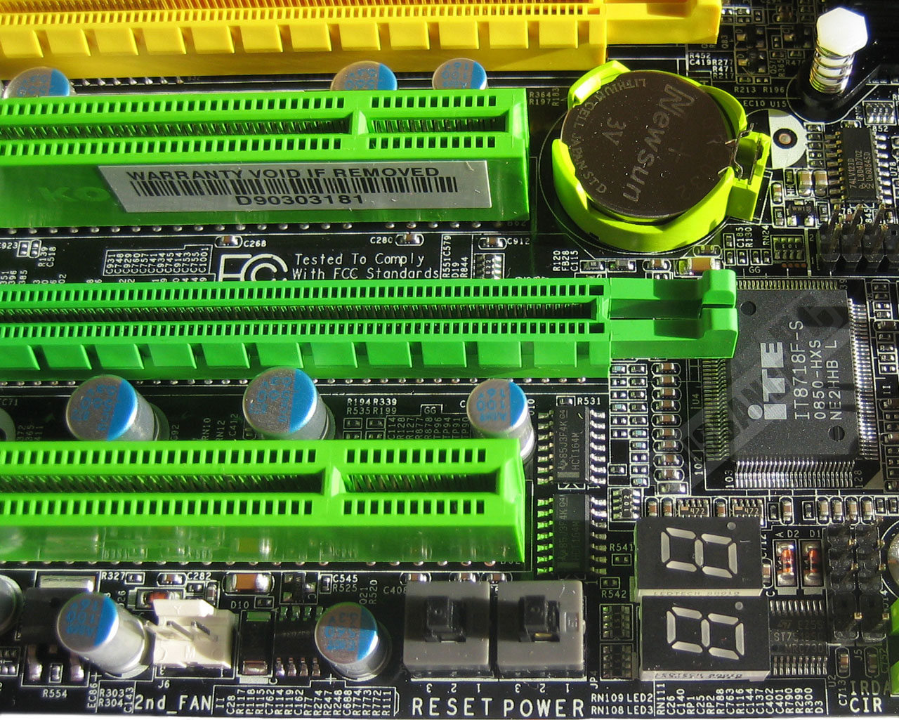 Comparatif cartes m&egrave;res X58 photo DFI