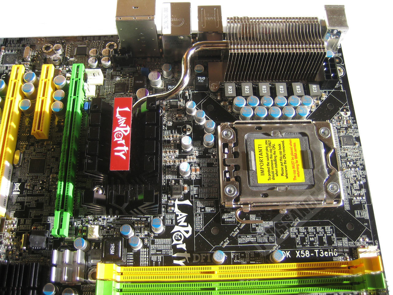 Comparatif cartes m&egrave;res X58 photo DFI