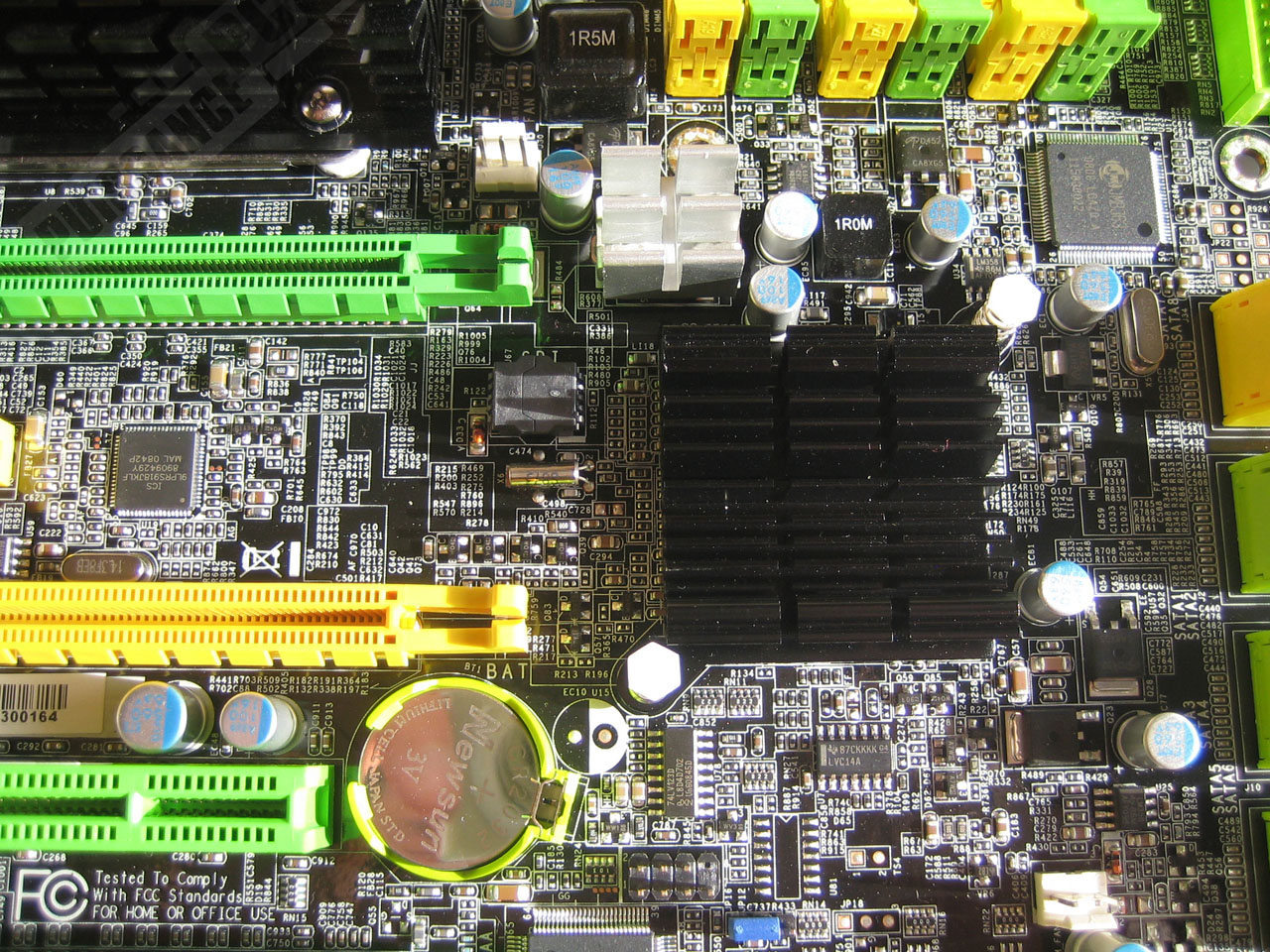 Comparatif cartes m&egrave;res X58 photo DFI