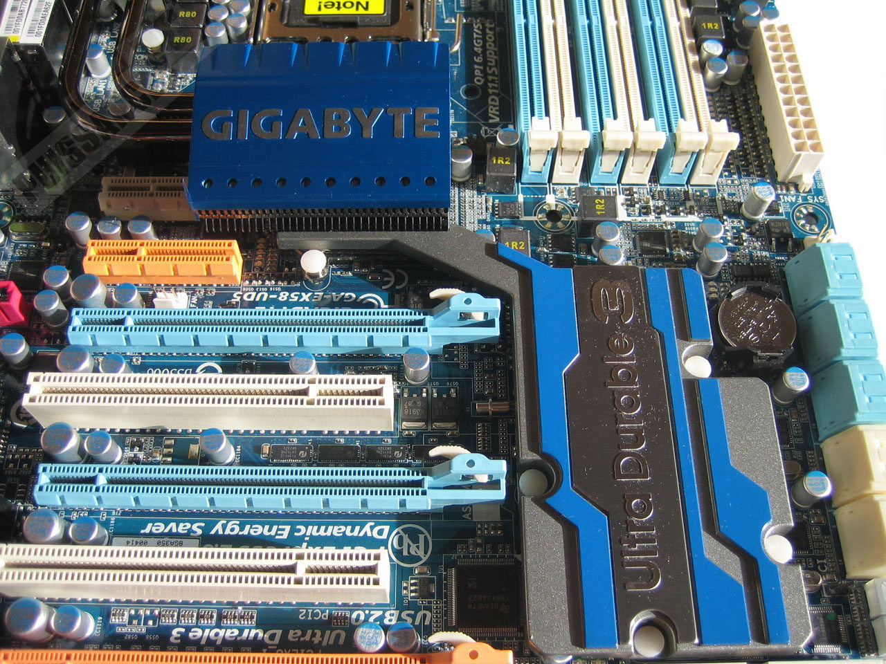 Comparatif cartes m&egrave;res X58 photo Gigabyte