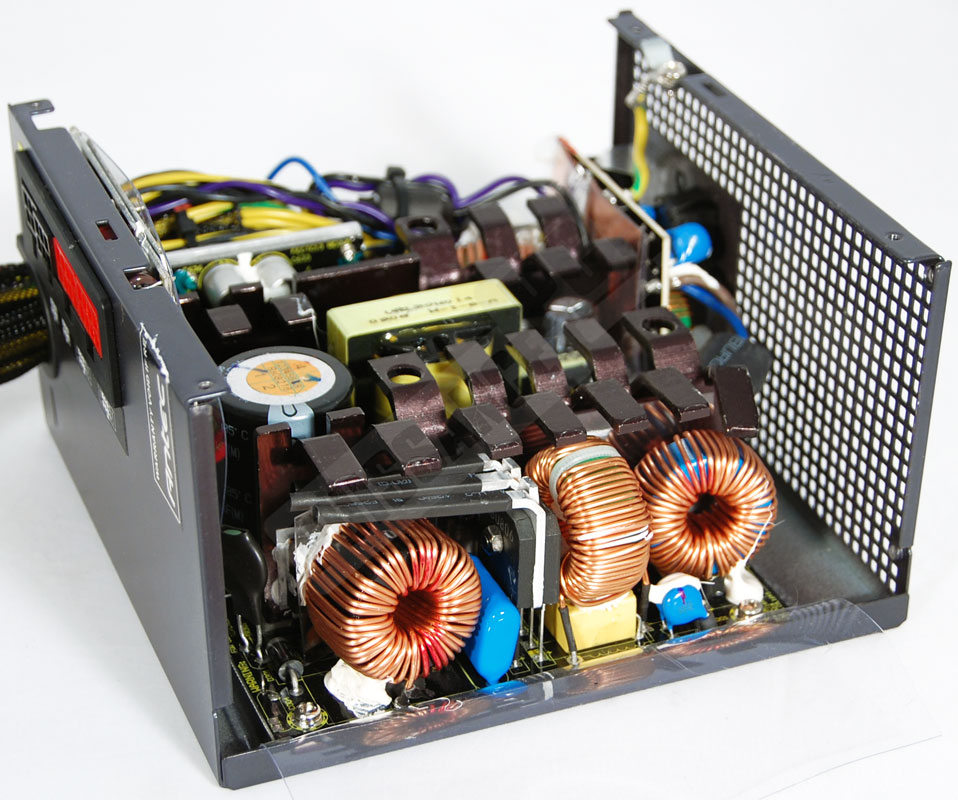 antec truepower new 750w int&eacute;rieur