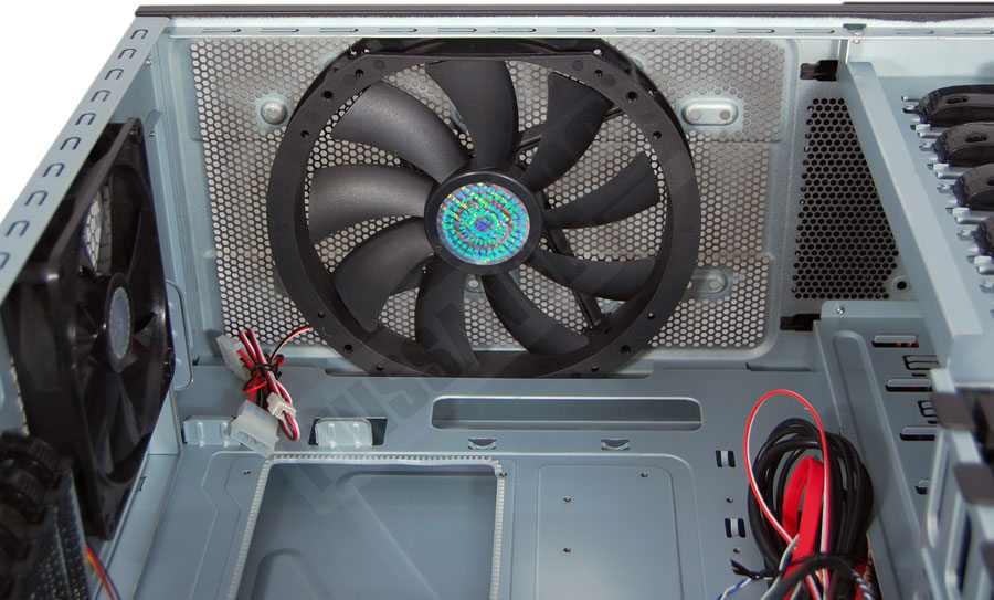 Cooler Master HAF 932 int&eacute;rieur haut