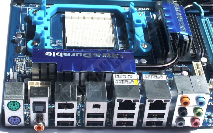 gigabyte 790fxt ud5p panel arriere puissance-pc