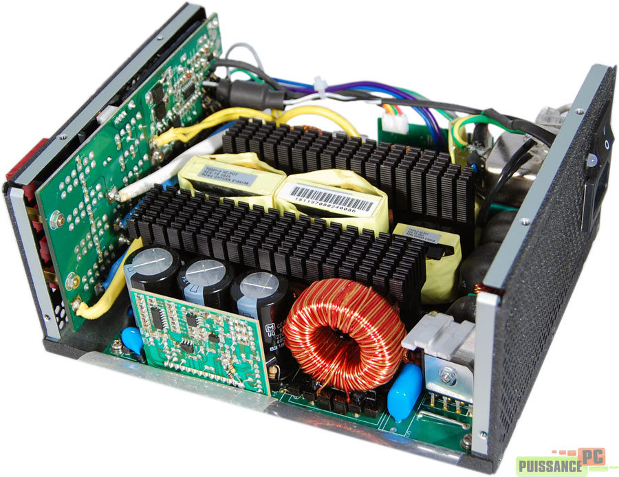 enermax revolution 85+ 1050w int&eacute;rieur