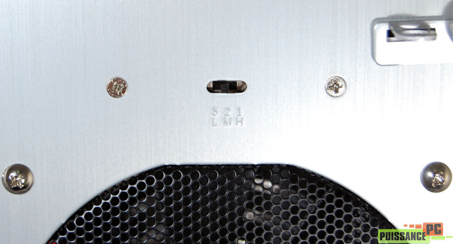 Lian Li PC-V2110 face arri&egrave;re 2