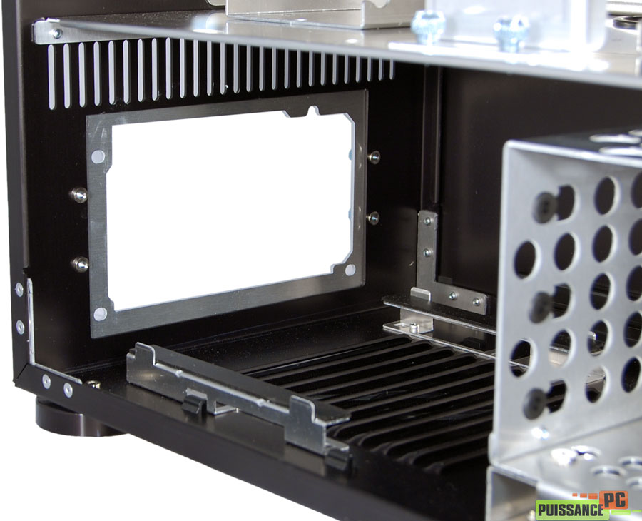 Lian Li PC-X1000 intérieur bas arrière