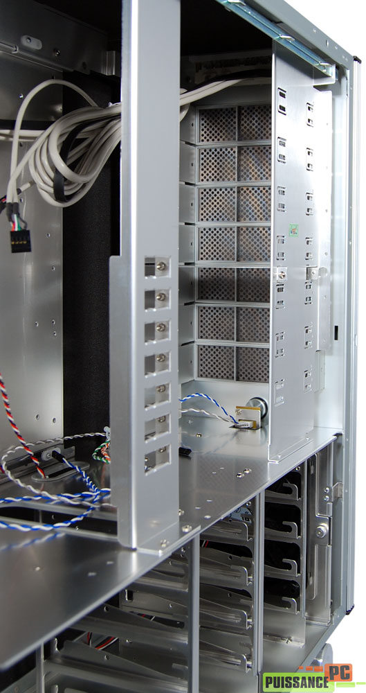 Lian Li PC-V2110 int&eacute;rieur avant