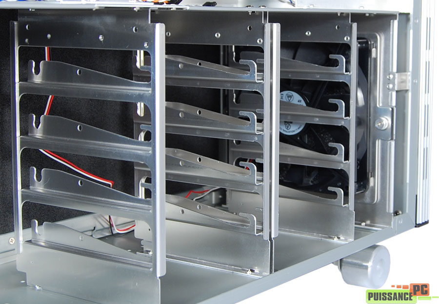 Lian Li PC-V2110 int&eacute;rieur avant bas