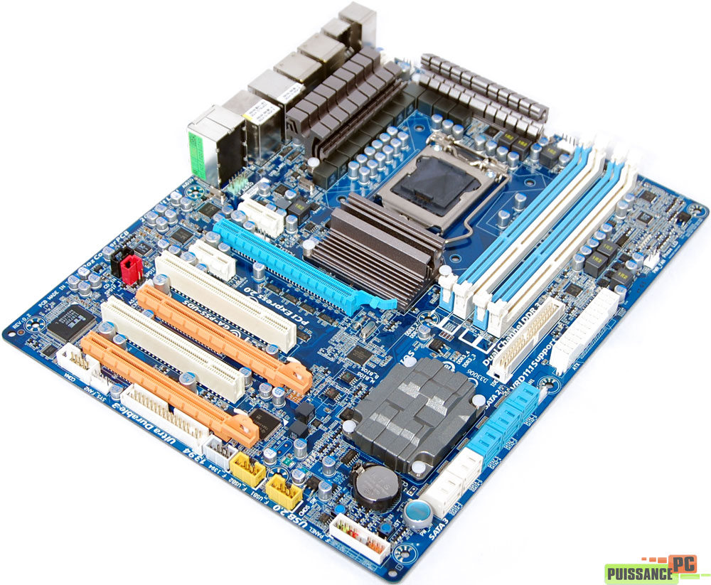 Gigabyte P55-UD5 vue globale 2