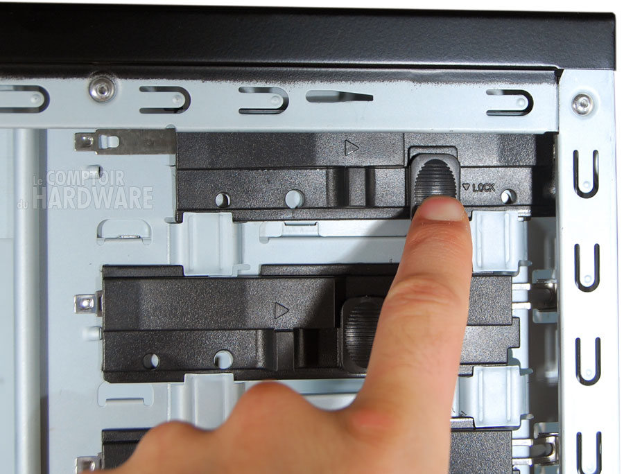 Cooler Master Sileo 500 montage lecteurs