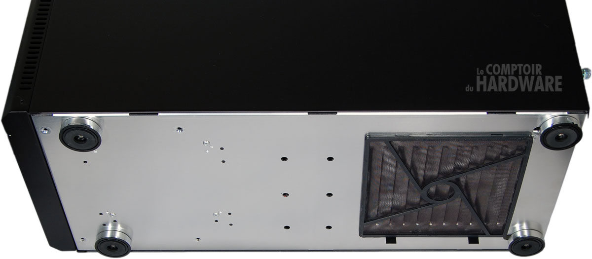 Lian Li PC-B25F dessous