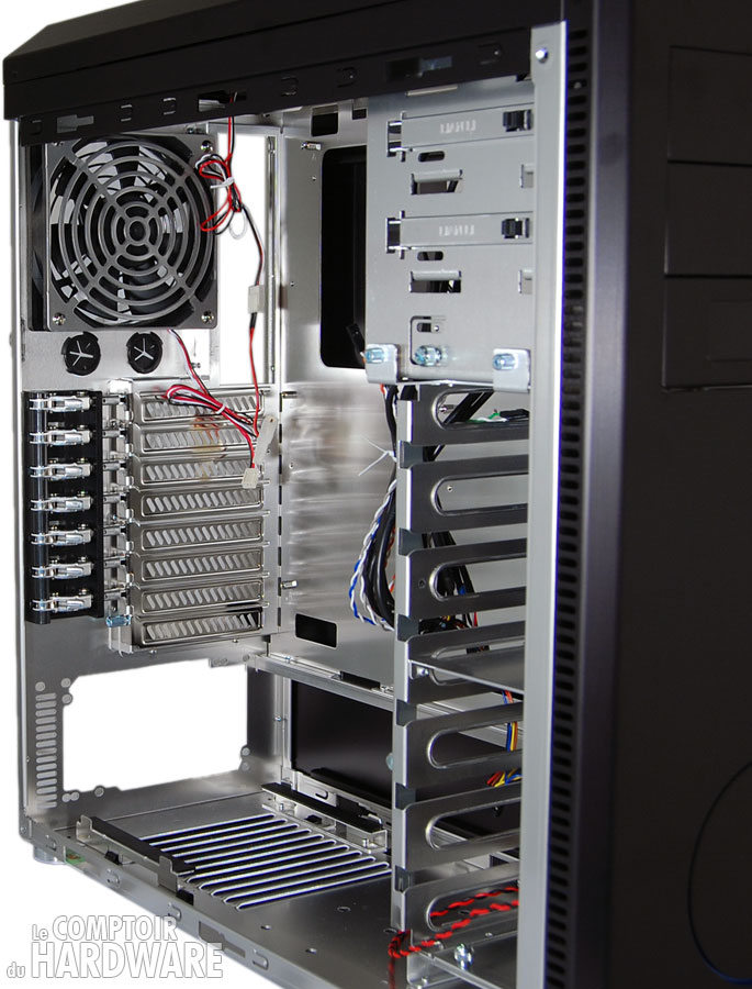 Lian Li PC-B25F intérieur arrière