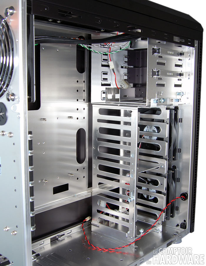 Lian Li PC-B25F intérieur avant