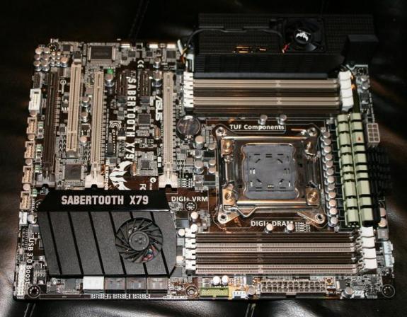 asus_sabertooth_x79_1.jpg