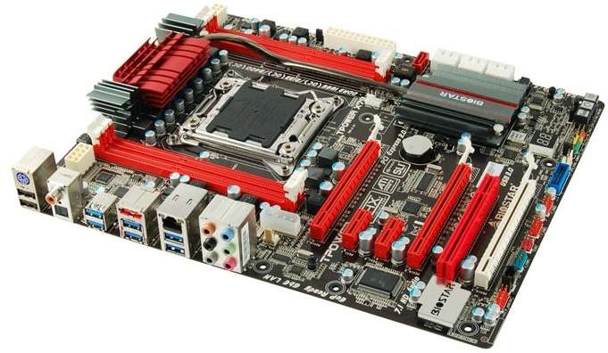 Biostar TPower X79 vue 3/4