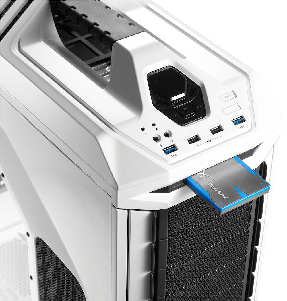 CM Storm Stryker vue dock