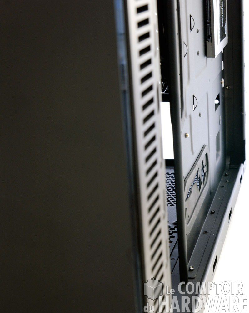 Define R4 - Arrière de la carte mère