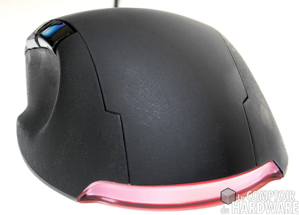 roccat savu - flanc cul (que cest beau)