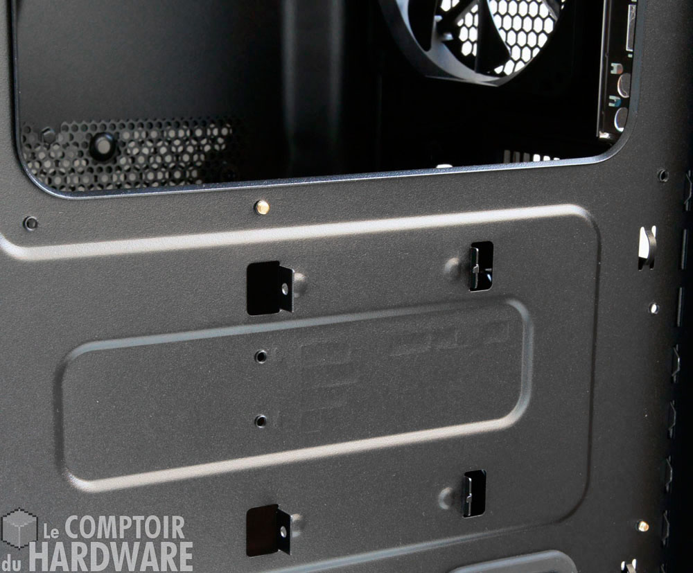 Emplacement arrière pour SSD