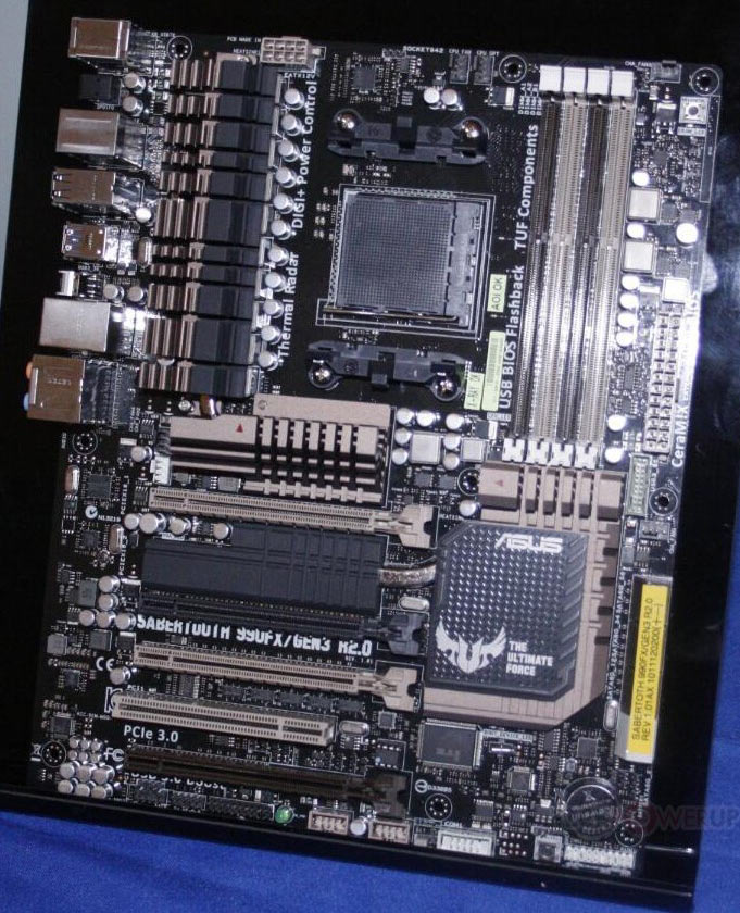 asus_sabertooth_990fx_pcie3_ces2013.jpg