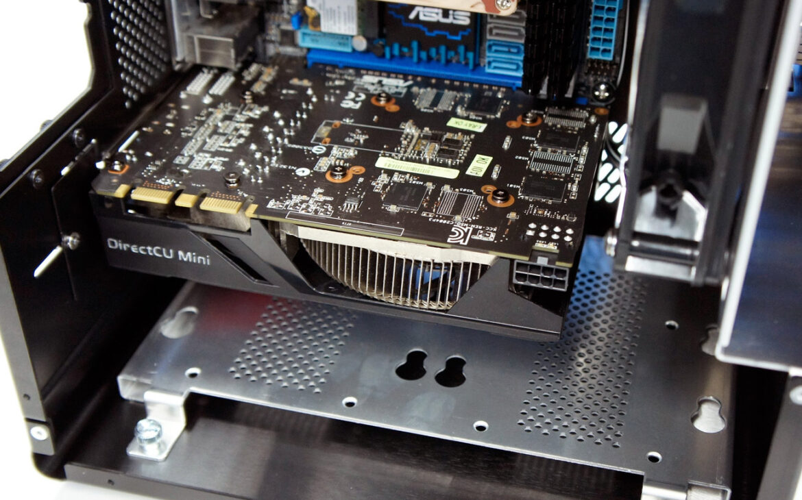 asus_gtx670_dcumini_cebit_t.jpg