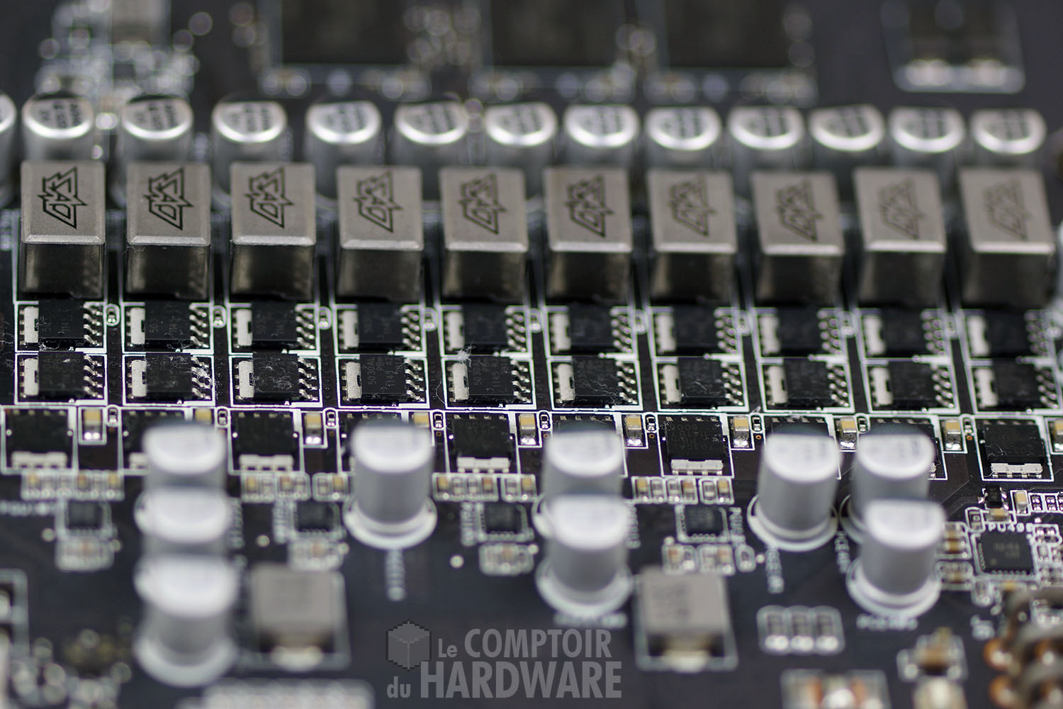 Asus GTX 680 DirectCU II TOP : l'étage d'alimentation