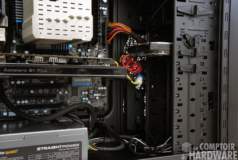 N400 - détail baies HDD et SSD