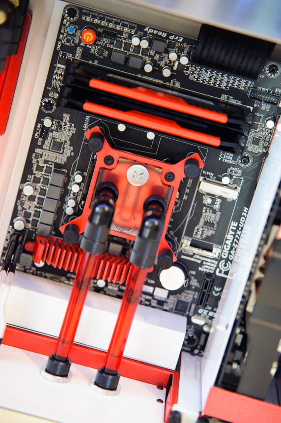 Modding : Meelobee - Project 180 : Lagencement revu du boitier a nécessité de profondes transformations.