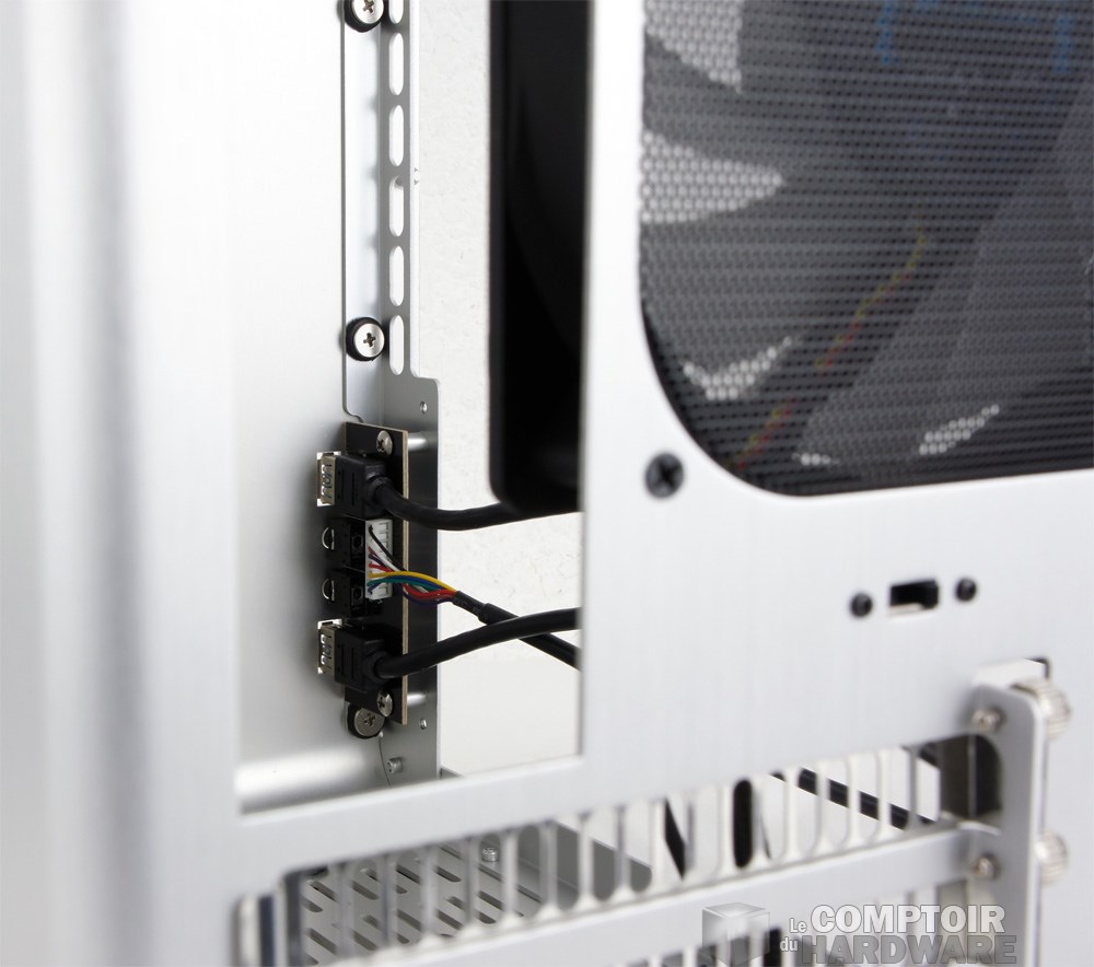 Jonsbo U3 - PCB ports externes