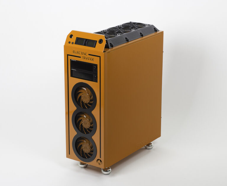 Modding : Mark Fryer - Electric Orange : Besoin de recycler les poignées de portes de tonton Gégé ? Mettez-les sous votre PC !