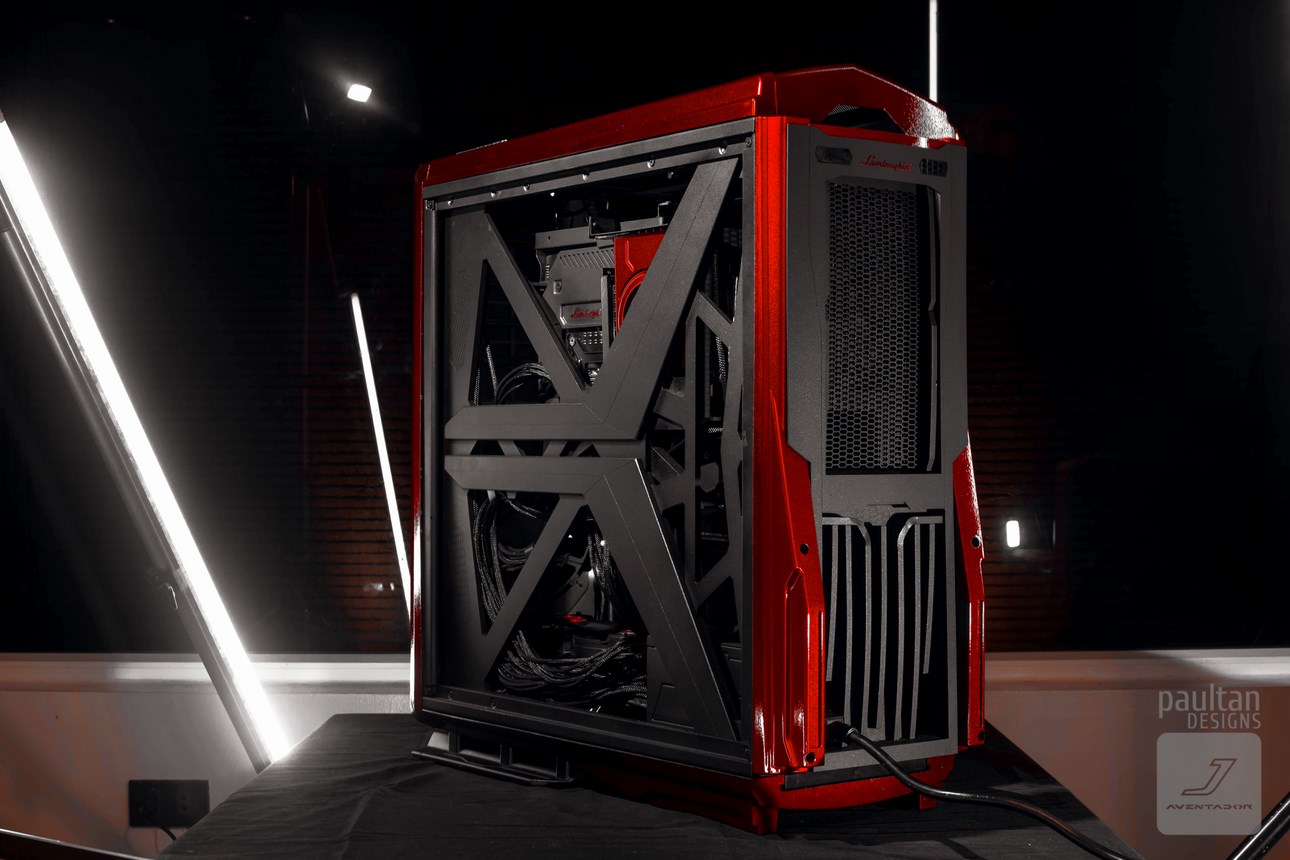 Modding : Paul Tan - Aventador J : Vous aussi vous voyez des sabres laser ? Mais non ce sont juste des néons.