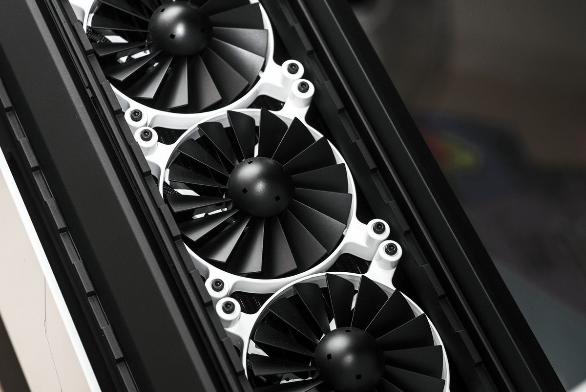 Modding : Tantric - Cosmos SE : Le noir et blanc lui va à ravir.