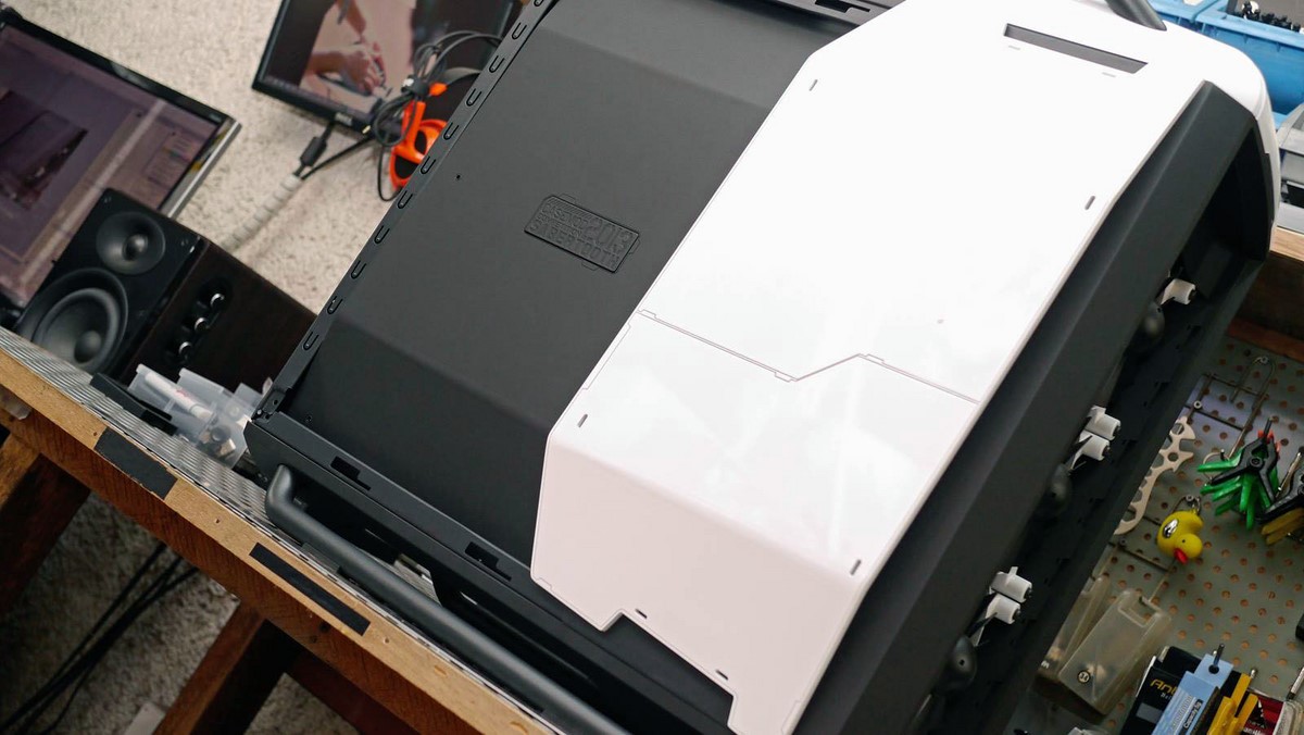 Modding : Tantric - Cosmos SE : Le noir et blanc lui va à ravir.