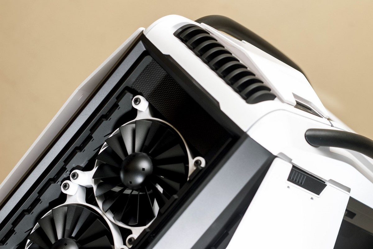 Modding : Tantric - Cosmos SE : Les pièces personnalisées ont été découpées au laser.