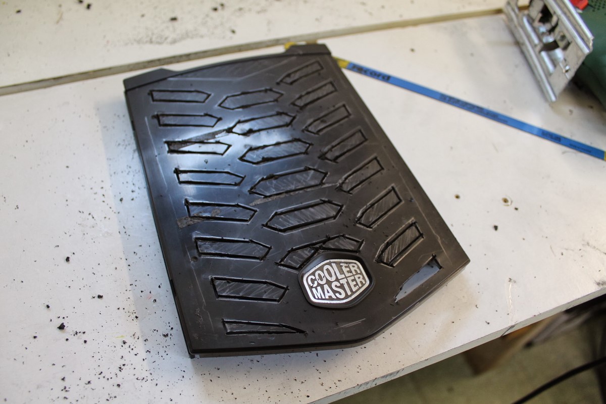 Modding : Mike Petereyns - Red Bull X1 Prototype : Ce soir chez Mike, cest soirée découpe, tubtubilubilu.