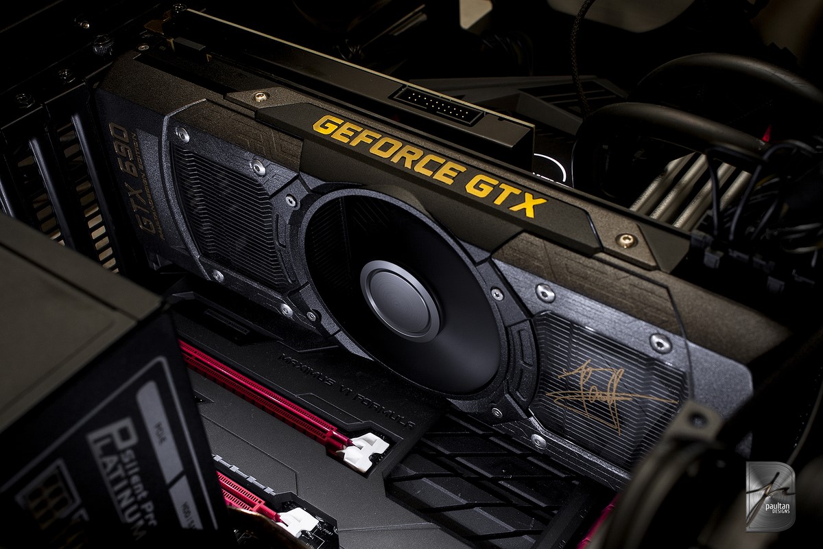 Modding : La GTX690 Paultan Design Edition : Le logo sillumine grâce au GeForce LED Visualizer.