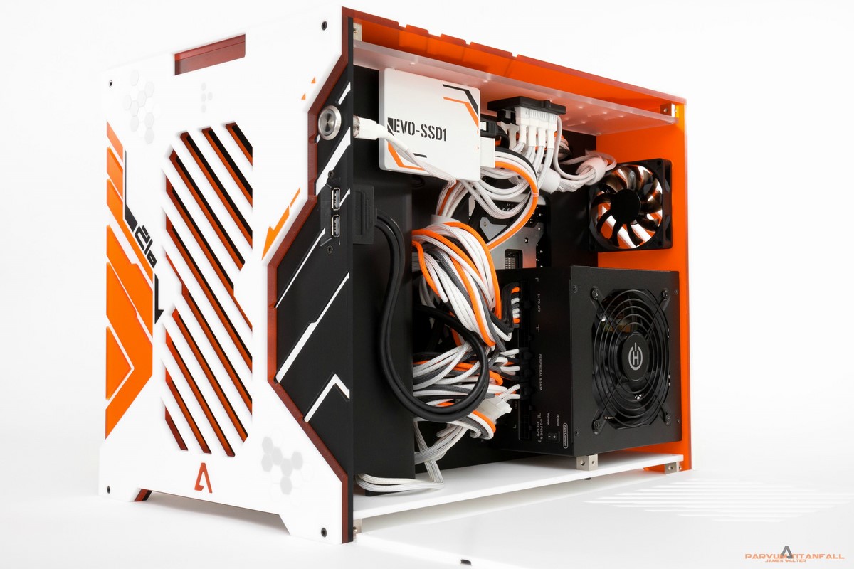 Modding : James Walter - Parvum Titanfall : Livré en pièces détachées, il faut monter les différents panneaux pour obtenir son boitier Parvum.