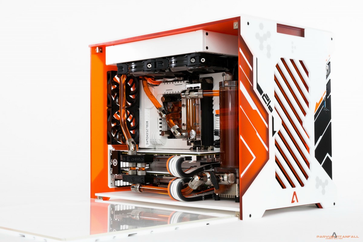 Modding : James Walter - Parvum Titanfall : Livré en pièces détachées, il faut monter les différents panneaux pour obtenir son boitier Parvum.