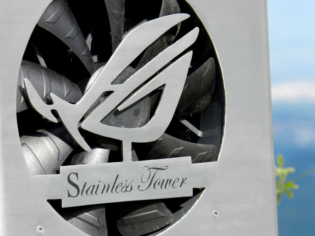 Modding : JDdesign - Stainless Tower : Les tuyaux ont été longuement polis. (Merci de ne pas sortir cette phrase de son contexte.)