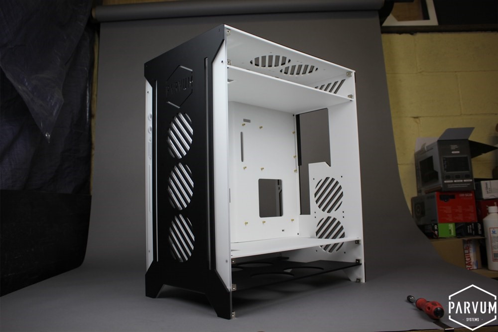 Modding : Parvum Systems - Project Magnus : Pour ceux qui se demandent à quoi ressemble une CNC, voilà déjà comment cest livré. Prévoyez une grande boîte aux lettres.