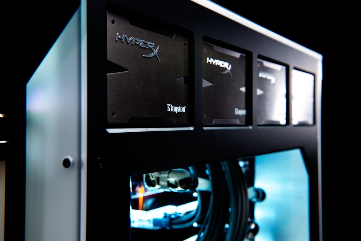 Modding : Parvum Systems - Project Magnus : Huit SSD en RAID 0 ! Ca doit envoyer du steack sous word !