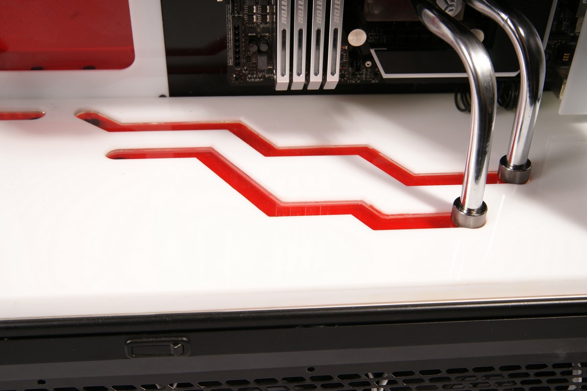 Modding : Twister7800gtx - Project Reflector 900D : Lintégration du watercooling est très travaillée sur ce mod.