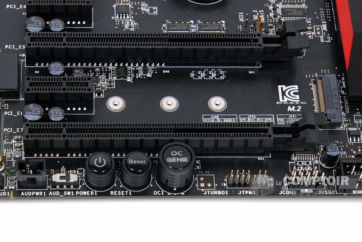 Le port M.2 et les boutons