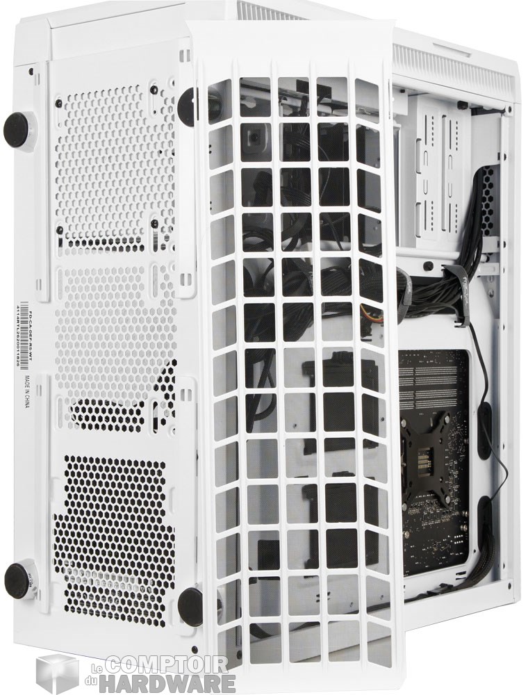 Le Define R5 vu de dessous