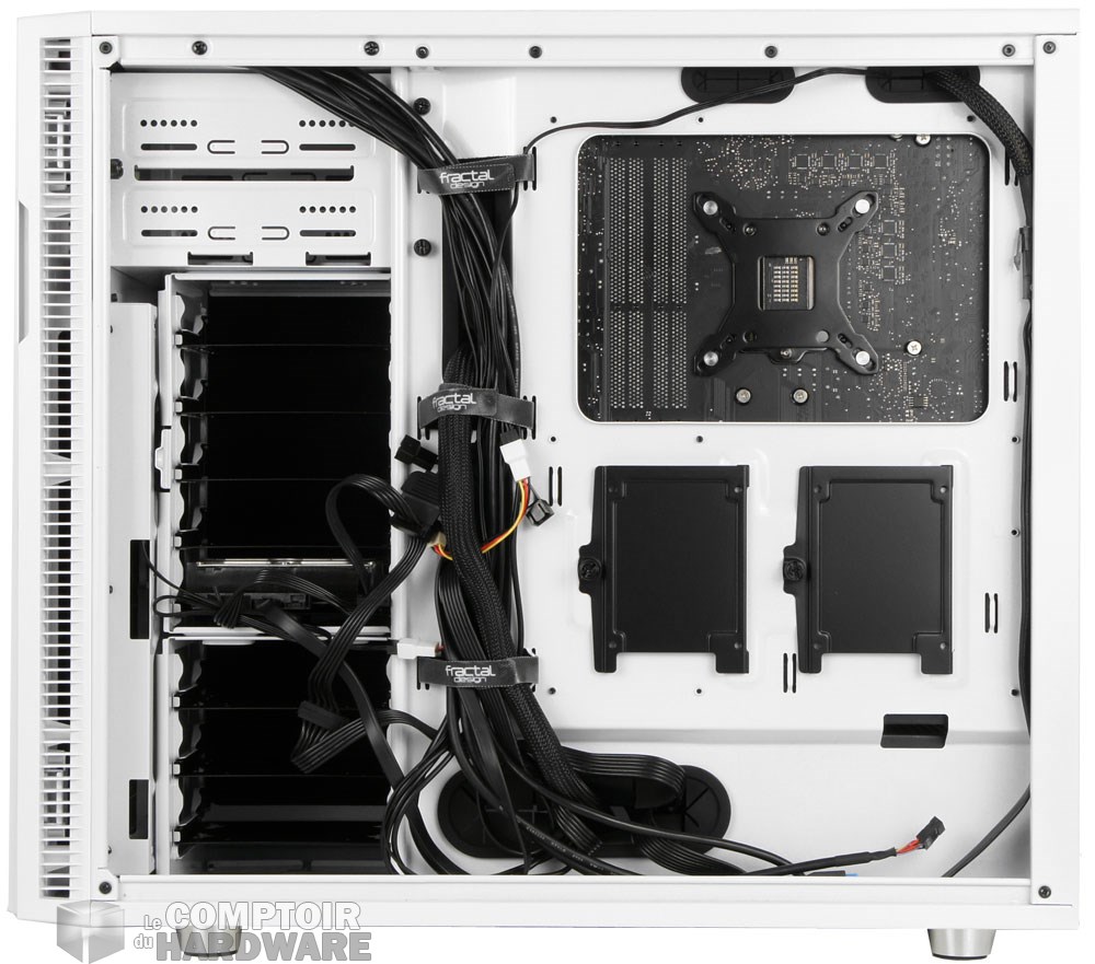 Vue de larrière de la carte mère