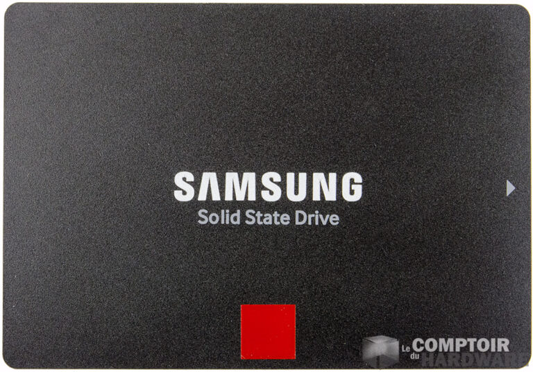 samsung 850 pro dessus (il aime montrer son carré rouge)