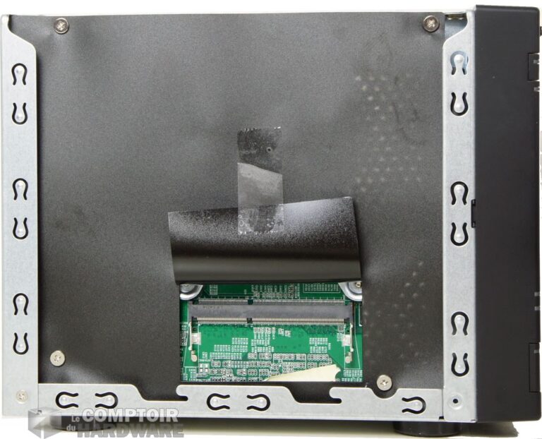 Le slot de mémoire vide... euh, vive!